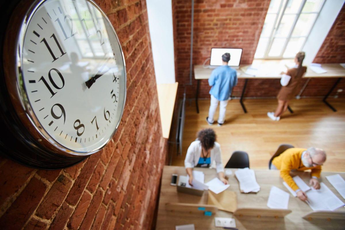 clock-on-wall-CP8ERMY-scaled-e1582739328816-min